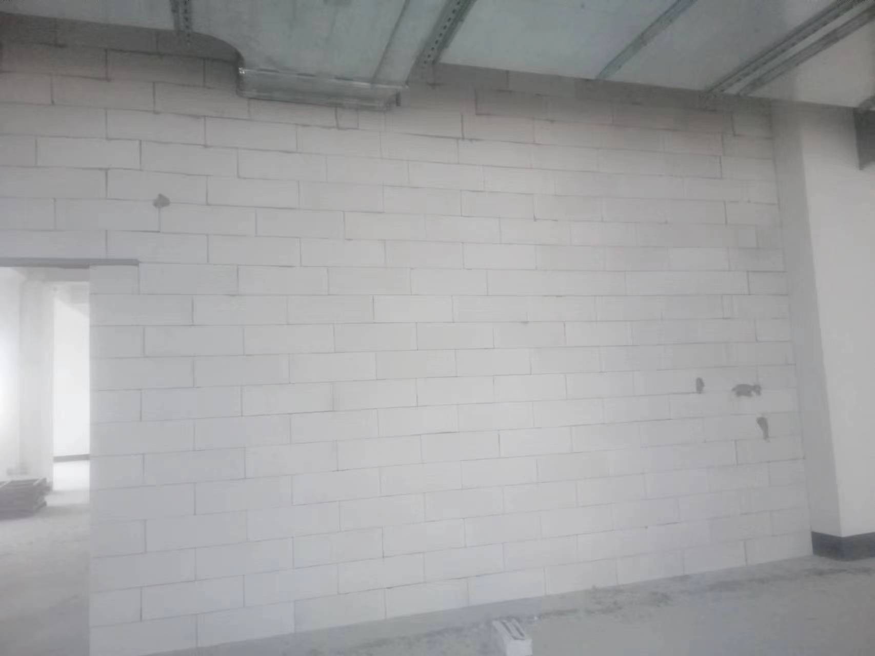 轻质砖隔墙施工场景